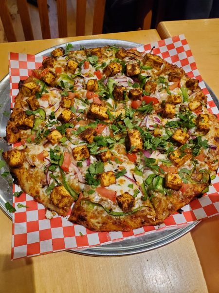 New pizza joint provides unique eating experience, lacks finesse