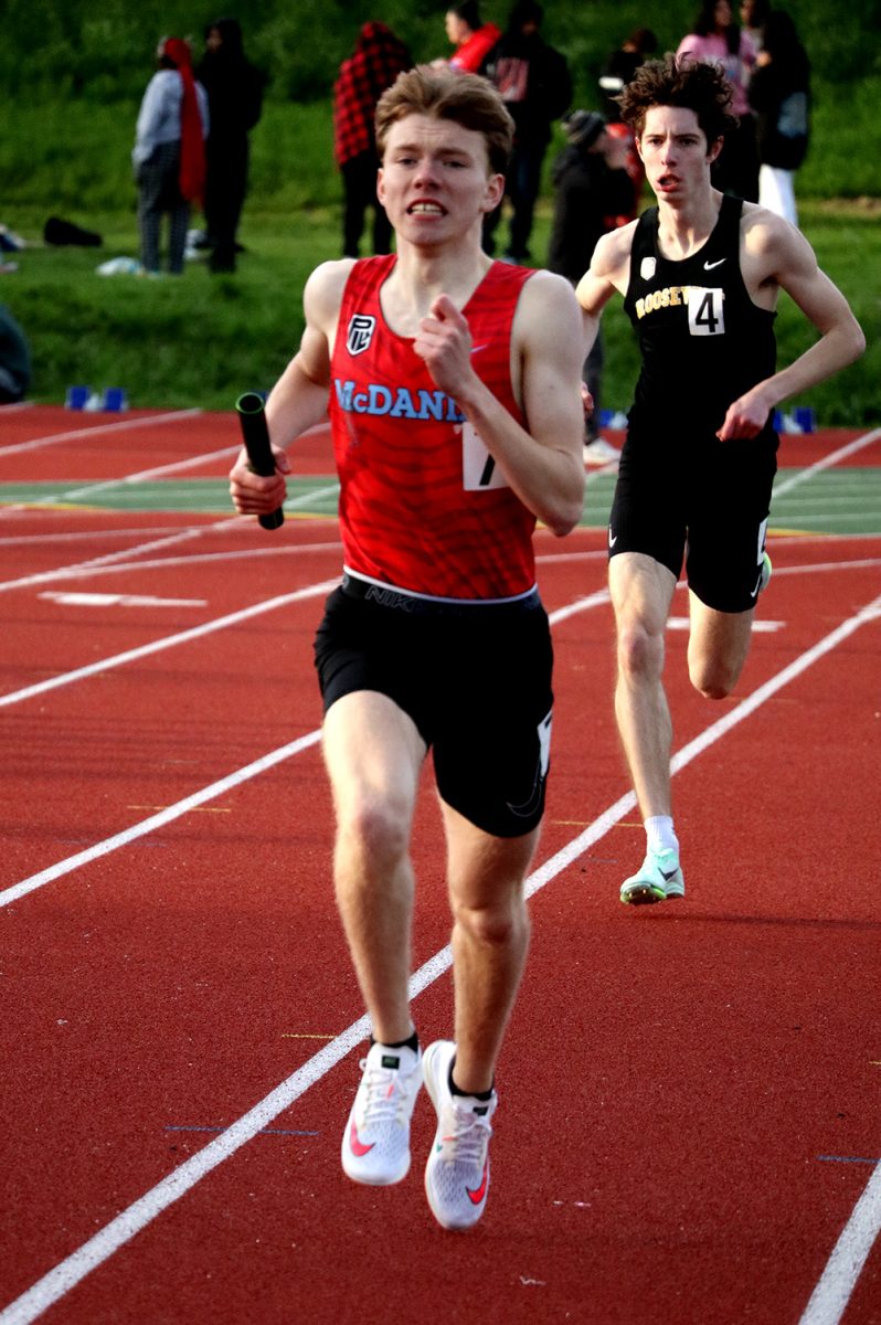 Hepner+puts+his+all+into+the+last+leg+of+the+relay%2C+putting+up+another+good+race+time.